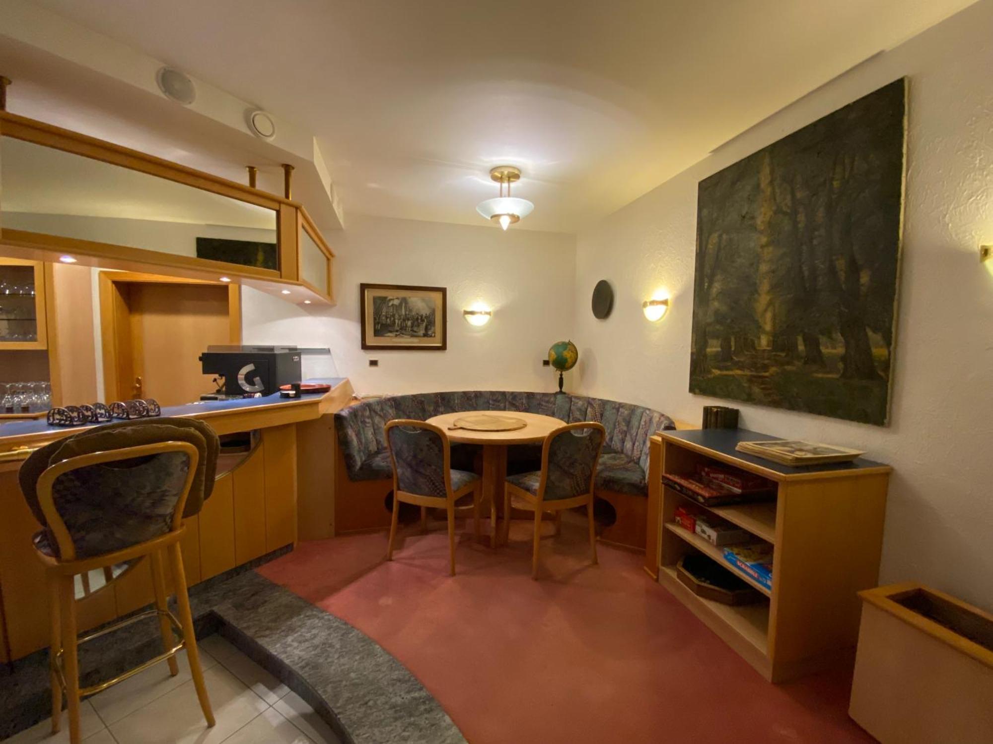 Hotel Altitude Бург-Ройланд Экстерьер фото